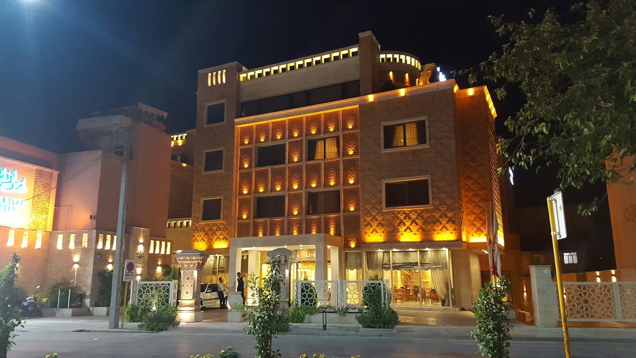 Zandiyeh Hotel Shira